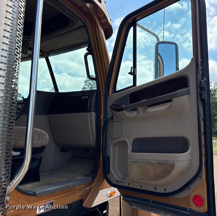 image for item ET7051 2012 Freightliner Coronado semi truck