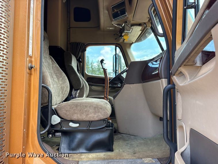 image for item ET7051 2012 Freightliner Coronado semi truck