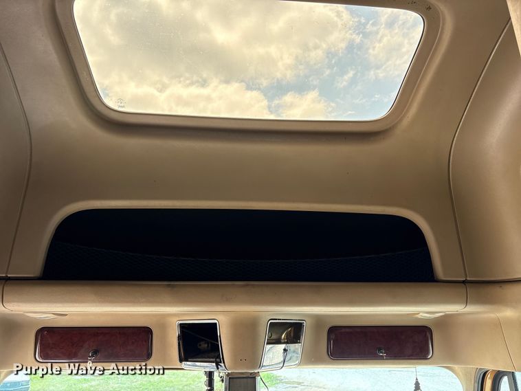 image for item ET7051 2012 Freightliner Coronado semi truck