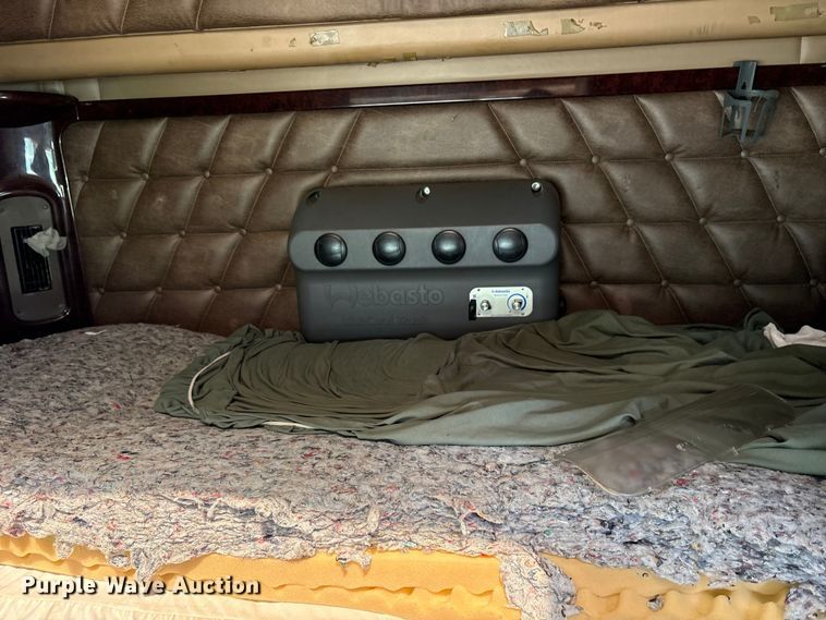 image for item ET7051 2012 Freightliner Coronado semi truck