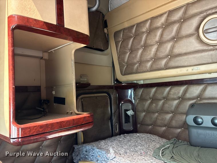 image for item ET7051 2012 Freightliner Coronado semi truck