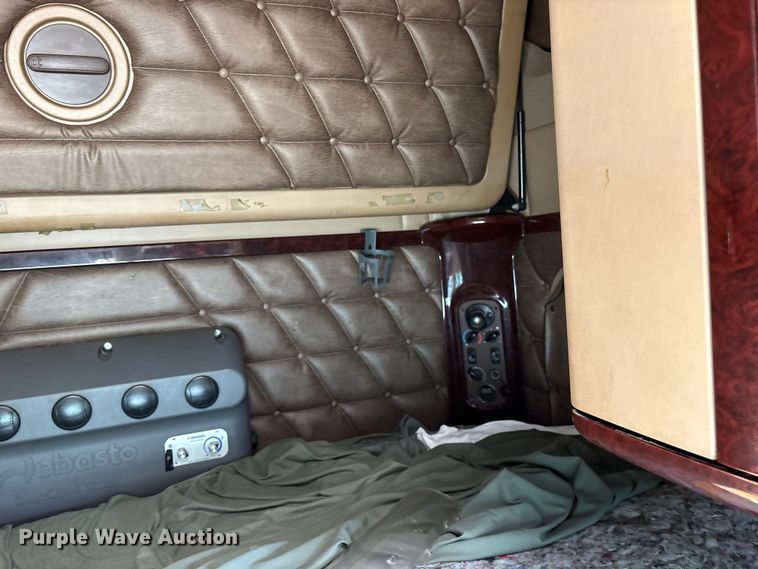 image for item ET7051 2012 Freightliner Coronado semi truck