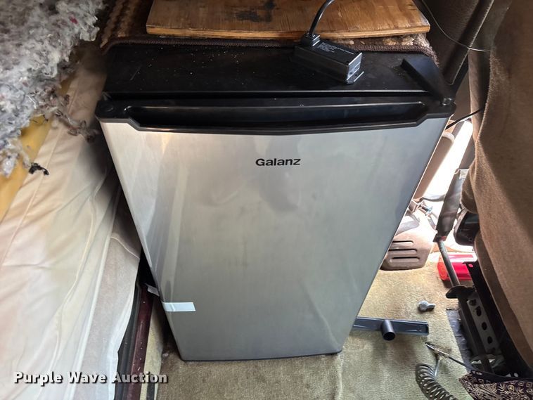 image for item ET7051 2012 Freightliner Coronado semi truck