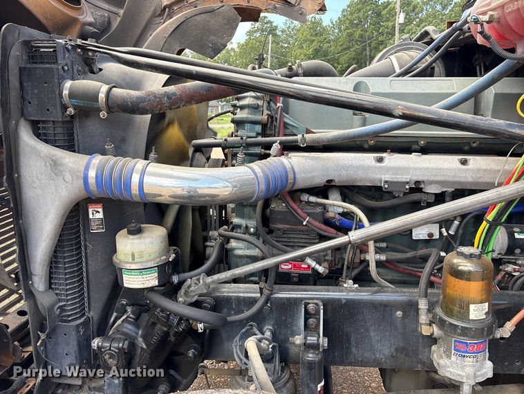 image for item ET7051 2012 Freightliner Coronado semi truck