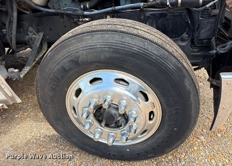 image for item ET7051 2012 Freightliner Coronado semi truck