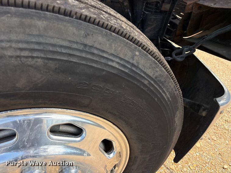 image for item ET7051 2012 Freightliner Coronado semi truck