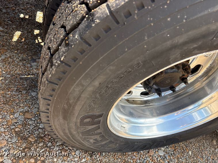 image for item ET7051 2012 Freightliner Coronado semi truck