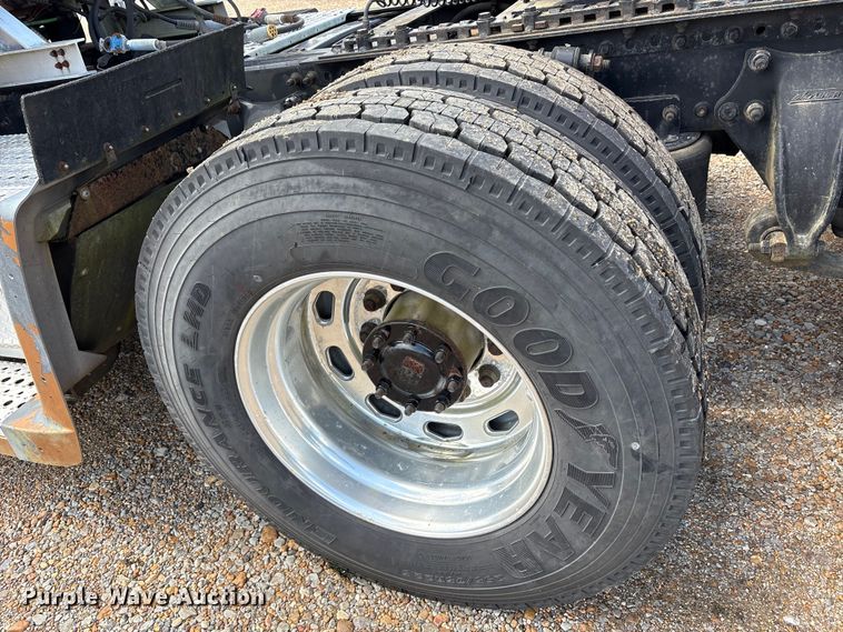 image for item ET7051 2012 Freightliner Coronado semi truck