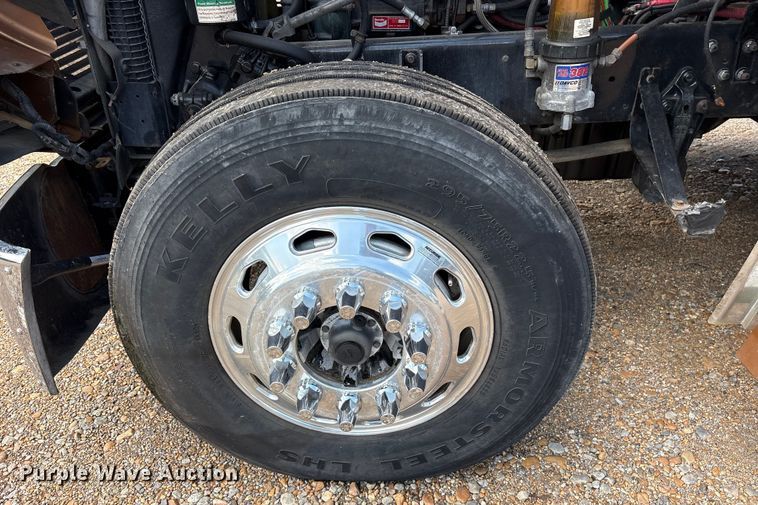 image for item ET7051 2012 Freightliner Coronado semi truck