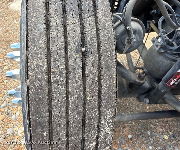 image for item ET7051 2012 Freightliner Coronado semi truck