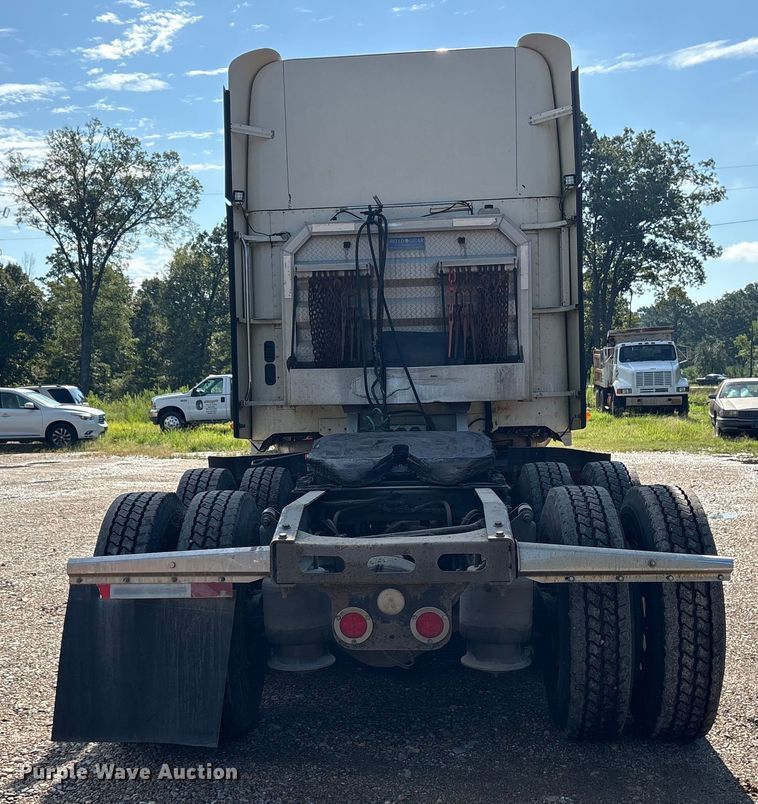 image for item ET7052 2011 Freightliner Coronado semi truck