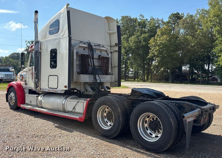 image for item ET7052 2011 Freightliner Coronado semi truck