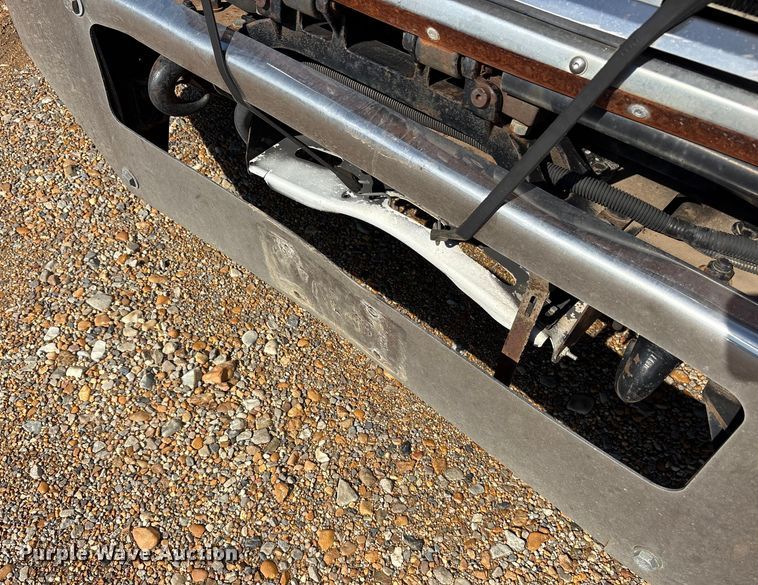 image for item ET7052 2011 Freightliner Coronado semi truck