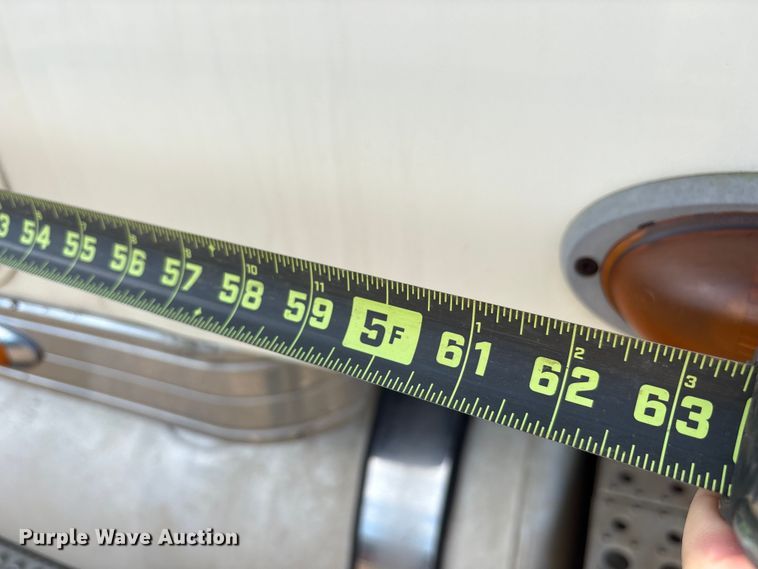 image for item ET7052 2011 Freightliner Coronado semi truck