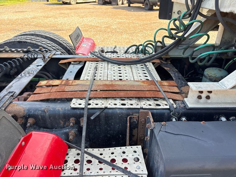 image for item ET7052 2011 Freightliner Coronado semi truck