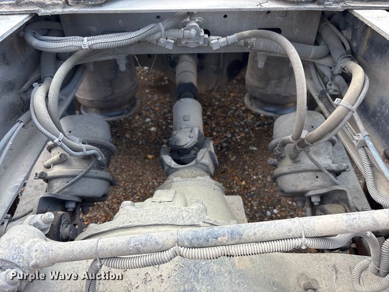 image for item ET7052 2011 Freightliner Coronado semi truck