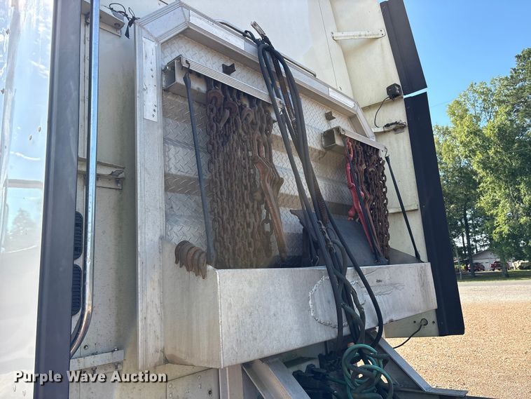 image for item ET7052 2011 Freightliner Coronado semi truck