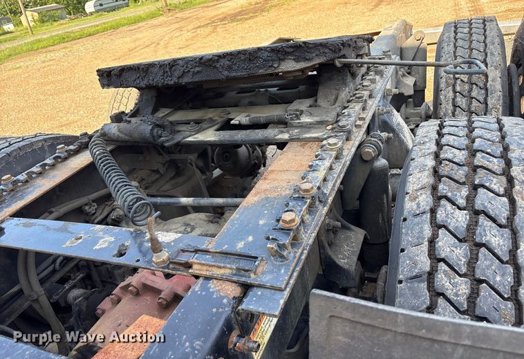 image for item ET7052 2011 Freightliner Coronado semi truck