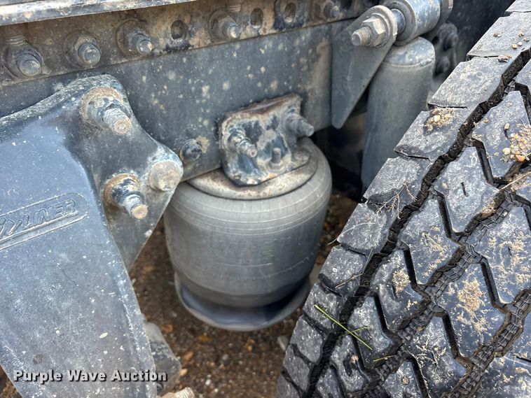 image for item ET7052 2011 Freightliner Coronado semi truck