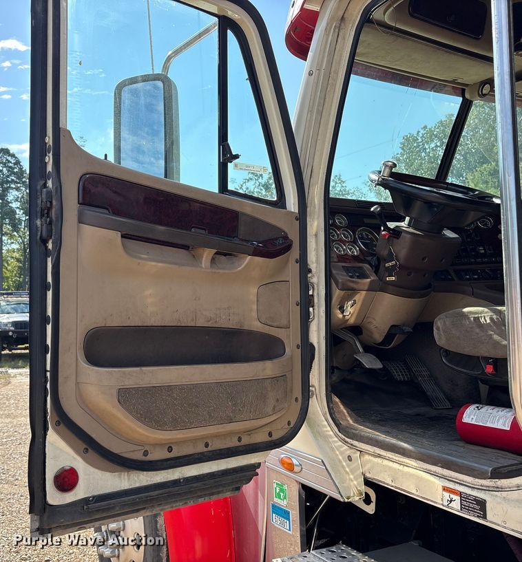 image for item ET7052 2011 Freightliner Coronado semi truck