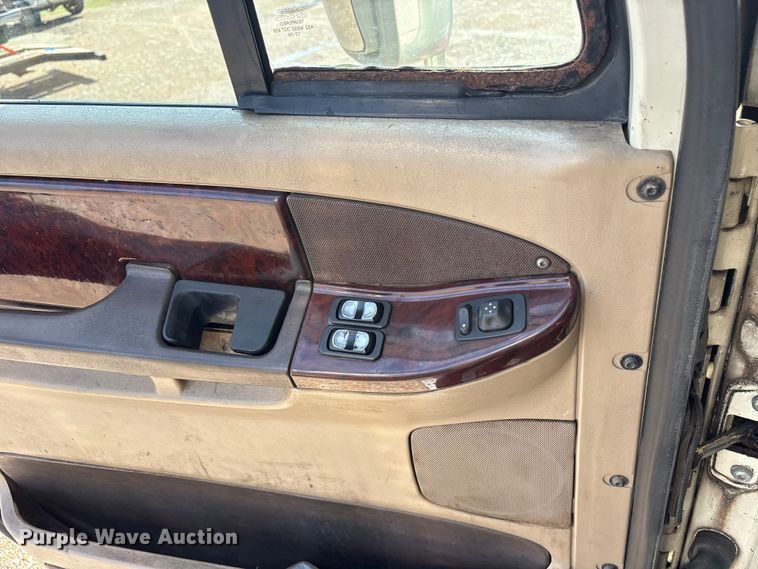 image for item ET7052 2011 Freightliner Coronado semi truck