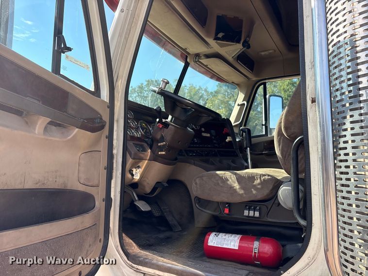 image for item ET7052 2011 Freightliner Coronado semi truck