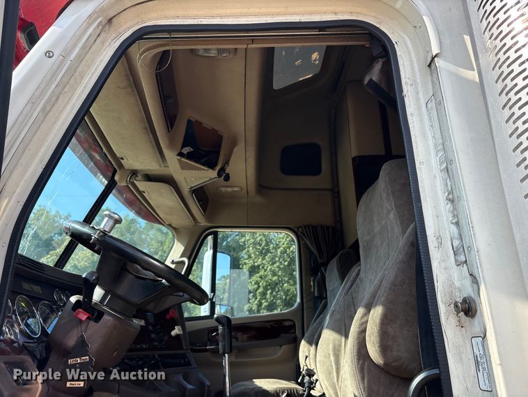 image for item ET7052 2011 Freightliner Coronado semi truck