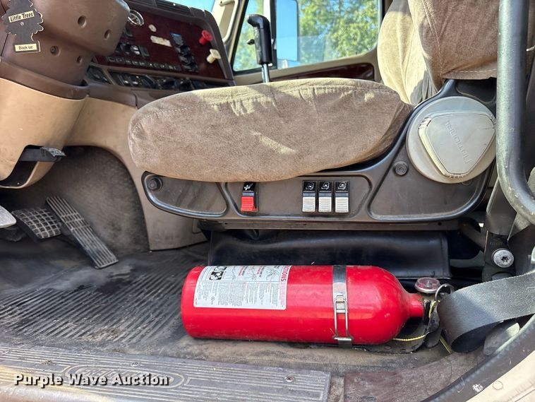 image for item ET7052 2011 Freightliner Coronado semi truck