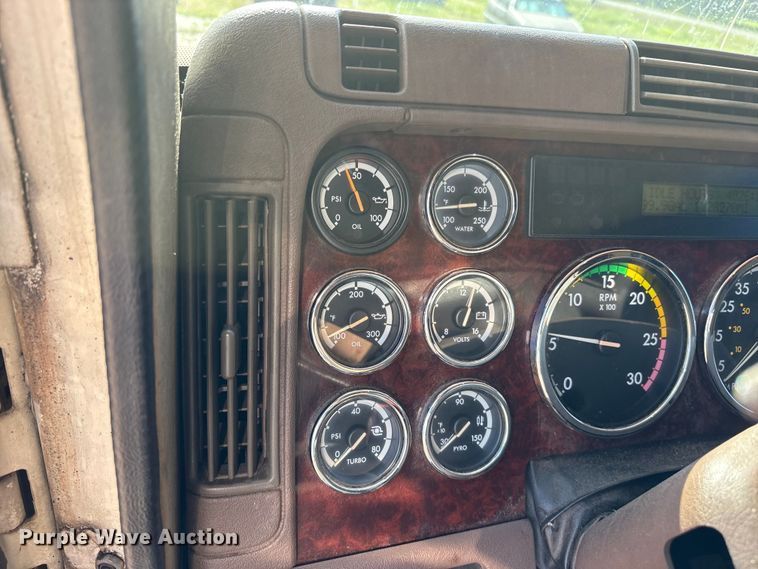 image for item ET7052 2011 Freightliner Coronado semi truck