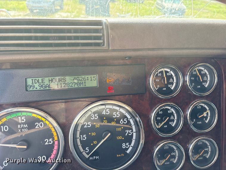 image for item ET7052 2011 Freightliner Coronado semi truck