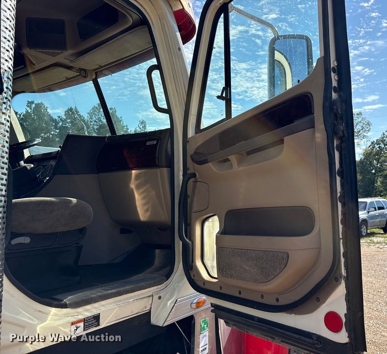 image for item ET7052 2011 Freightliner Coronado semi truck