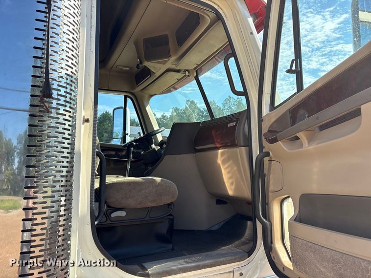 image for item ET7052 2011 Freightliner Coronado semi truck