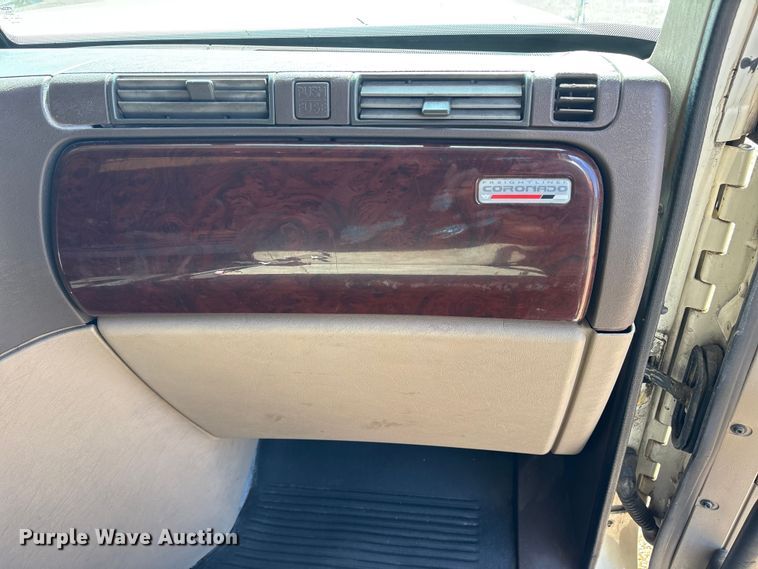 image for item ET7052 2011 Freightliner Coronado semi truck