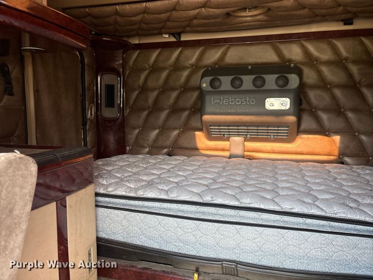 image for item ET7052 2011 Freightliner Coronado semi truck