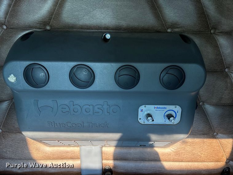 image for item ET7052 2011 Freightliner Coronado semi truck