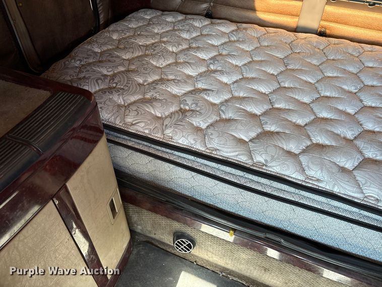 image for item ET7052 2011 Freightliner Coronado semi truck