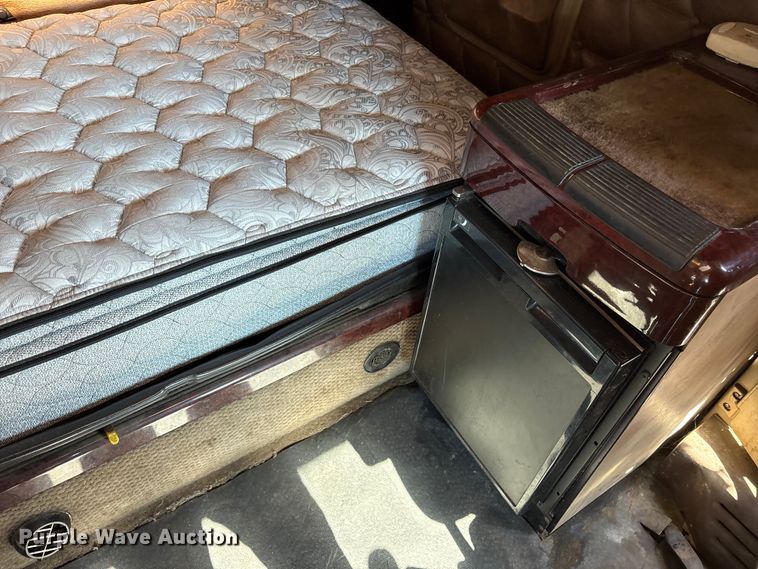 image for item ET7052 2011 Freightliner Coronado semi truck