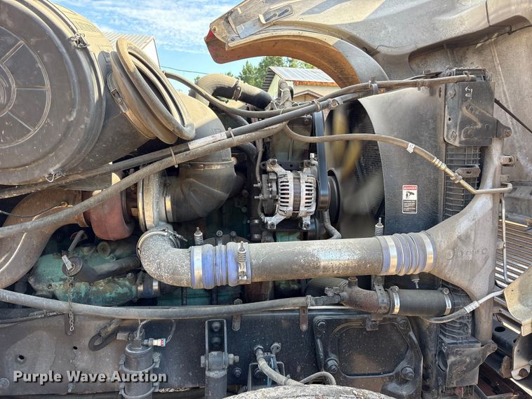 image for item ET7052 2011 Freightliner Coronado semi truck