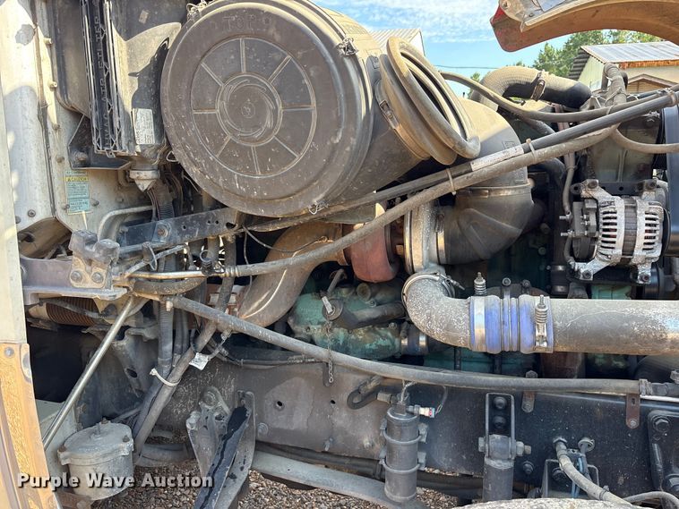 image for item ET7052 2011 Freightliner Coronado semi truck