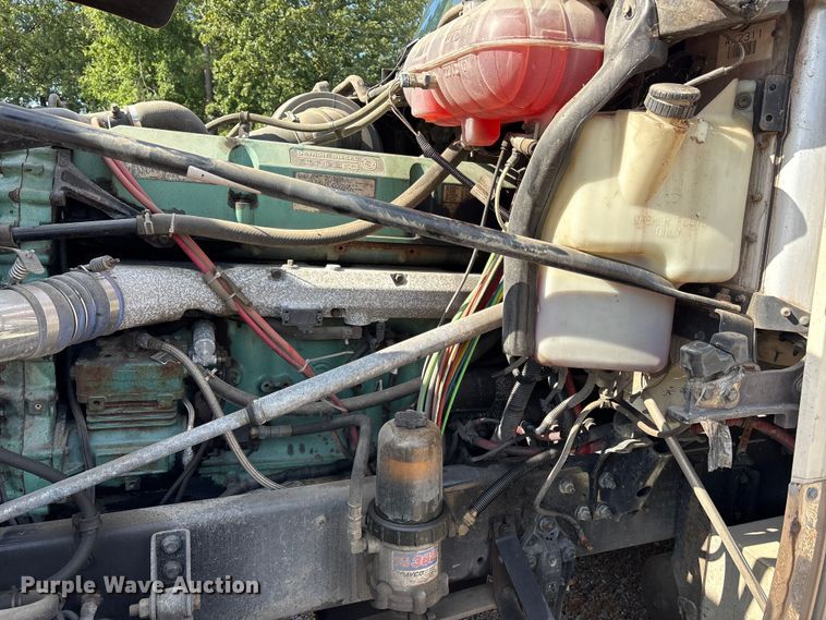 image for item ET7052 2011 Freightliner Coronado semi truck