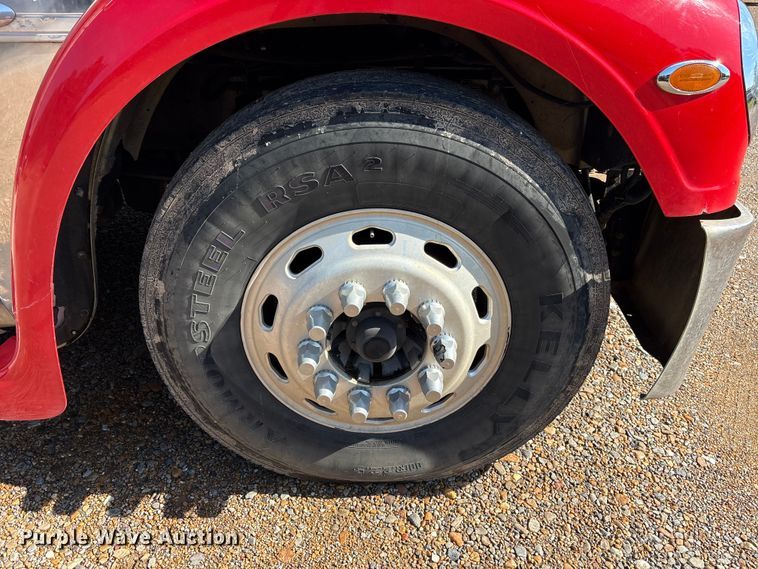 image for item ET7052 2011 Freightliner Coronado semi truck