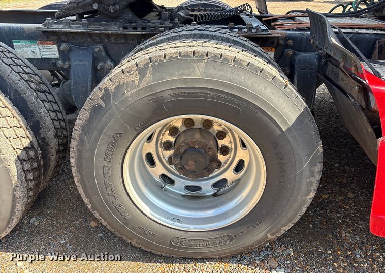 image for item ET7052 2011 Freightliner Coronado semi truck