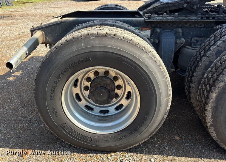 image for item ET7052 2011 Freightliner Coronado semi truck