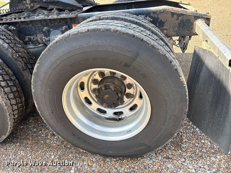 image for item ET7052 2011 Freightliner Coronado semi truck