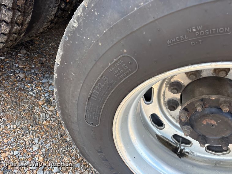 image for item ET7052 2011 Freightliner Coronado semi truck