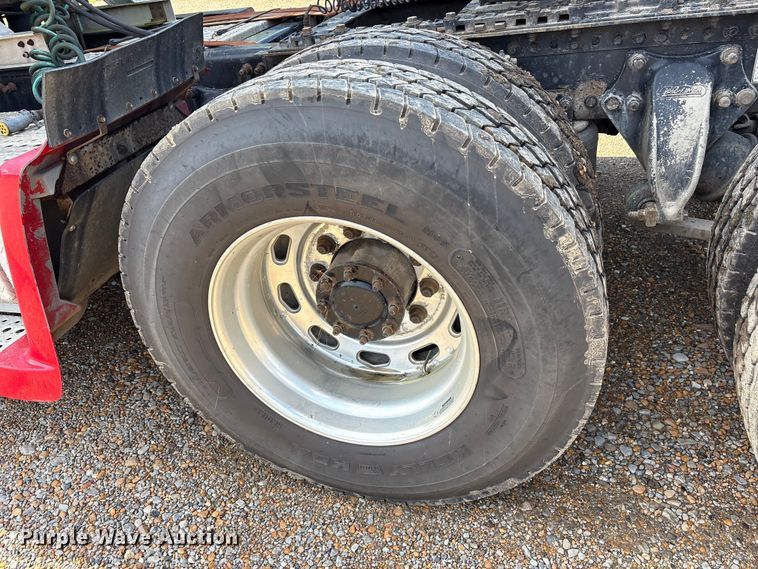 image for item ET7052 2011 Freightliner Coronado semi truck