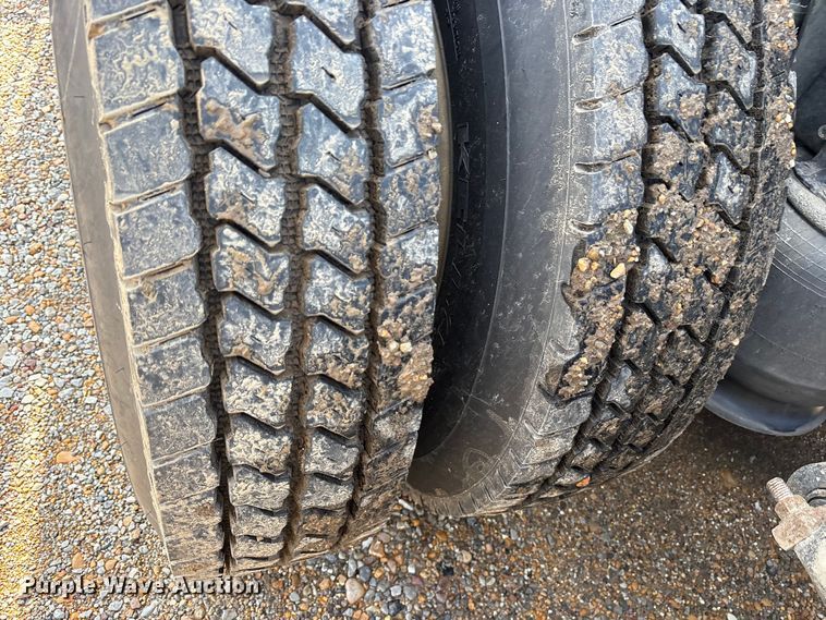 image for item ET7052 2011 Freightliner Coronado semi truck