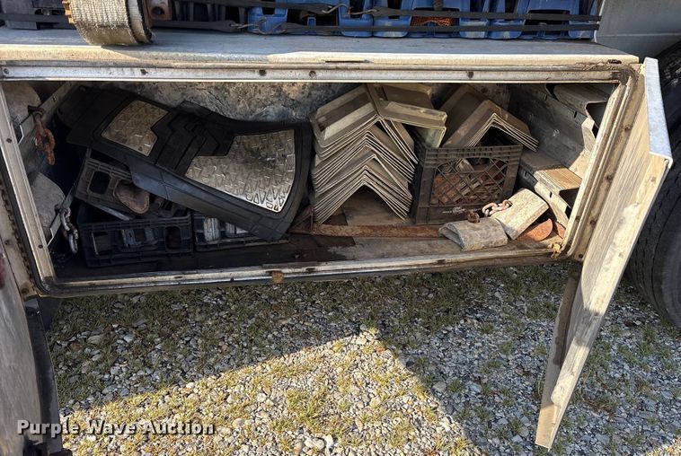 image for item ET7053 2013 Fontaine HCR5222WSA Revolution 52 flatbed trailer