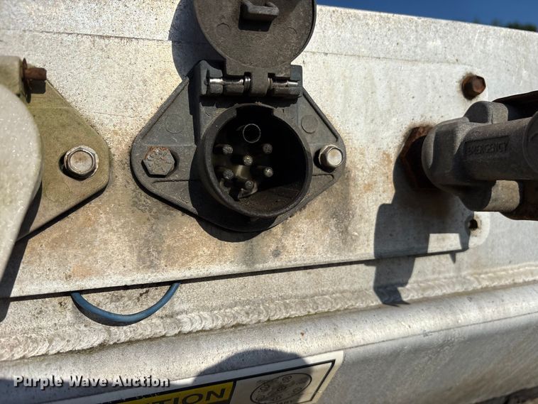 image for item ET7053 2013 Fontaine HCR5222WSA Revolution 52 flatbed trailer