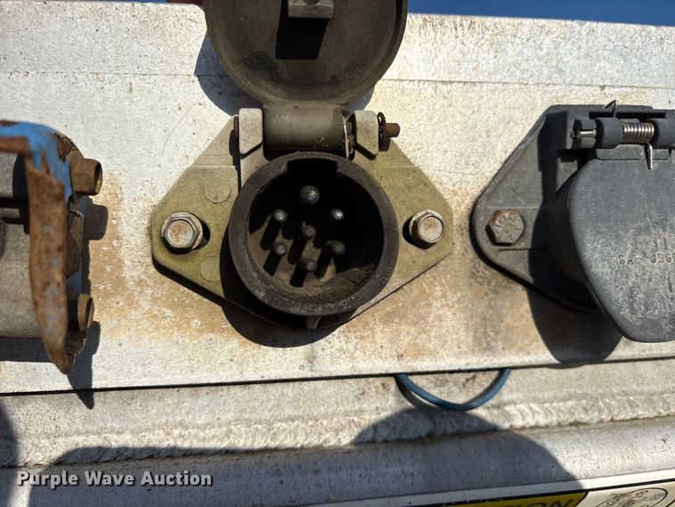 image for item ET7053 2013 Fontaine HCR5222WSA Revolution 52 flatbed trailer